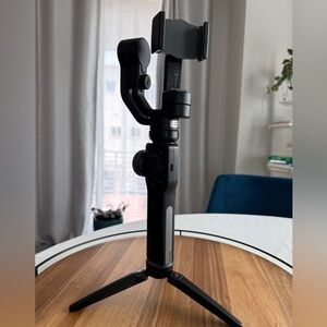 Black Smartphone Zhiyun Gimbal Stabilizer Smooth 4 - Like new
